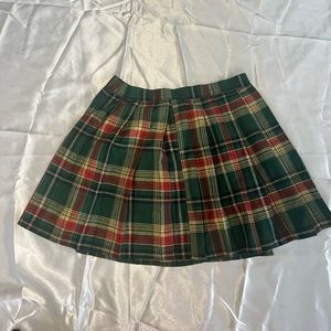 ADORABLE Plaid Skirt!